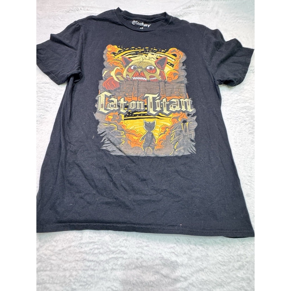 cat on titan tee shirt Furry Tee Size Medium Black LNC
